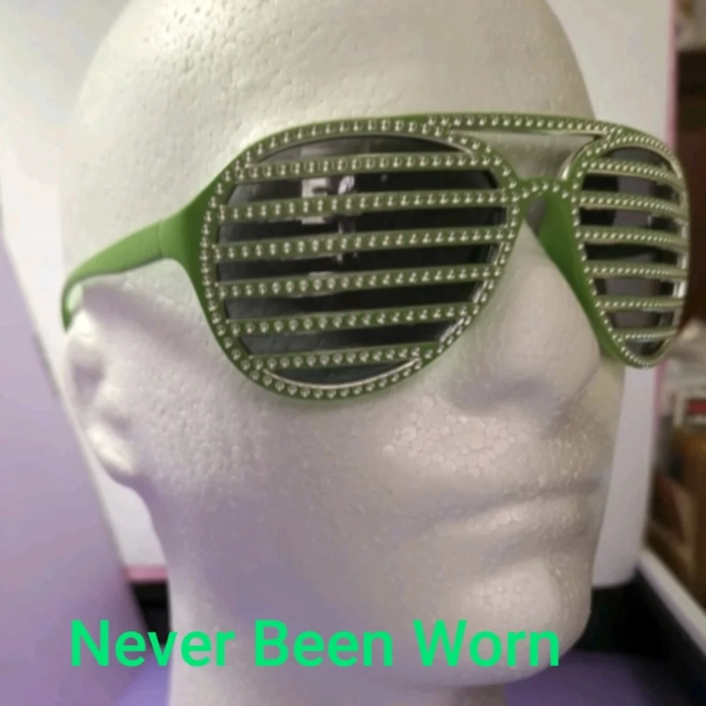 New Without Tags Vintage 80's/90's Vent Frame Beach Sun Eyewear UV400  Green
